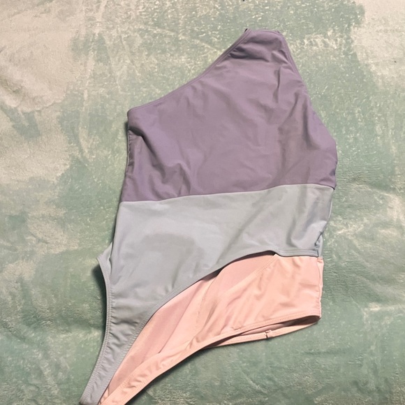 Colorblock One-Piece Swimsuit - Picture 7 of 7